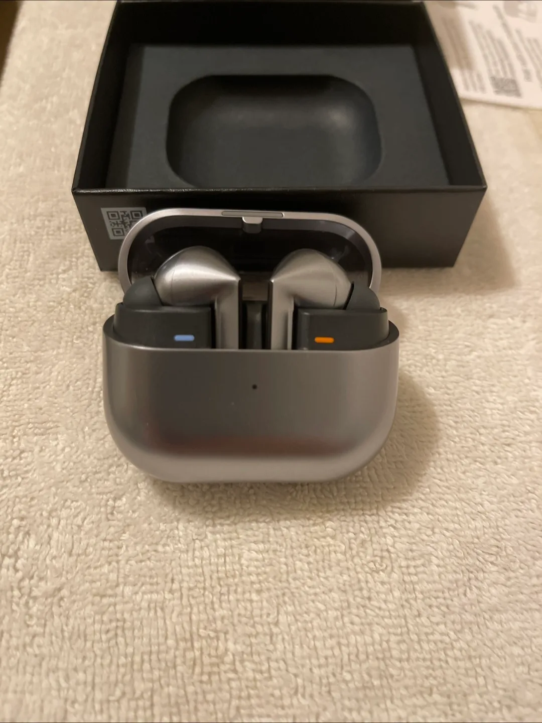 Samsung Galaxy Buds3 Pro - Like New! image indicator(3)