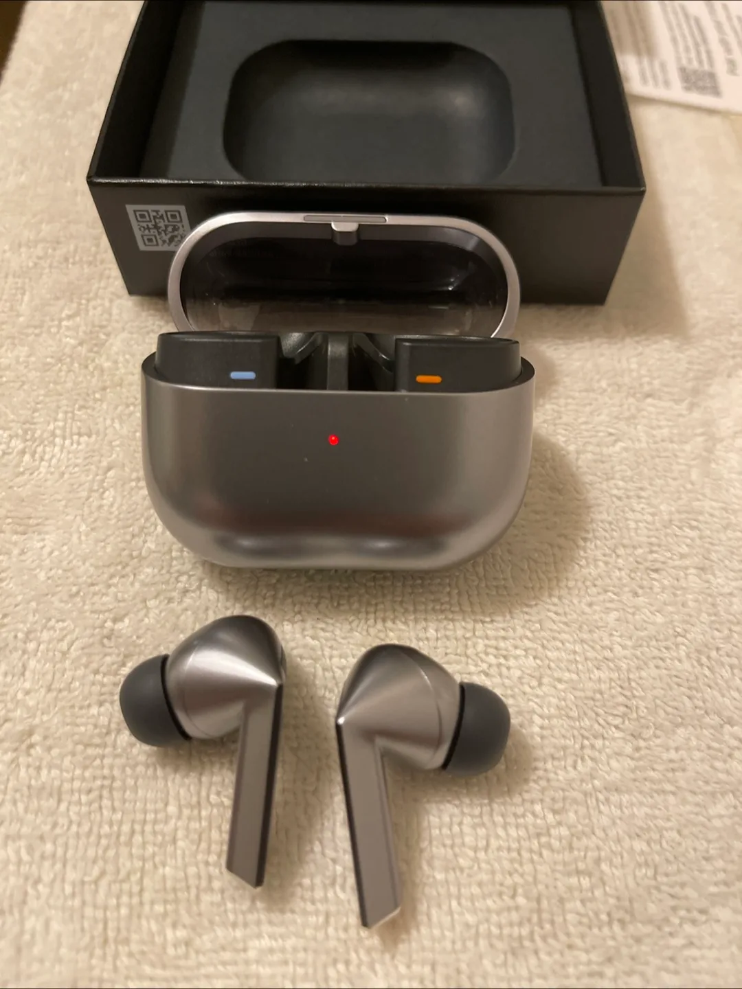 Samsung Galaxy Buds3 Pro - Like New! image indicator(4)