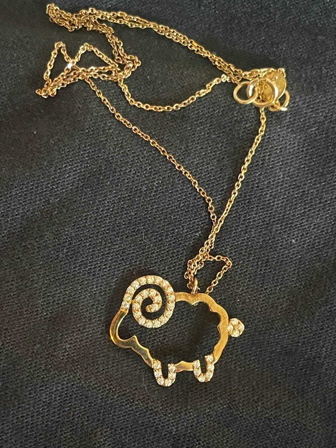 18-Carat Gold Necklace with Chain – Sheep Pendant image indicator(3)