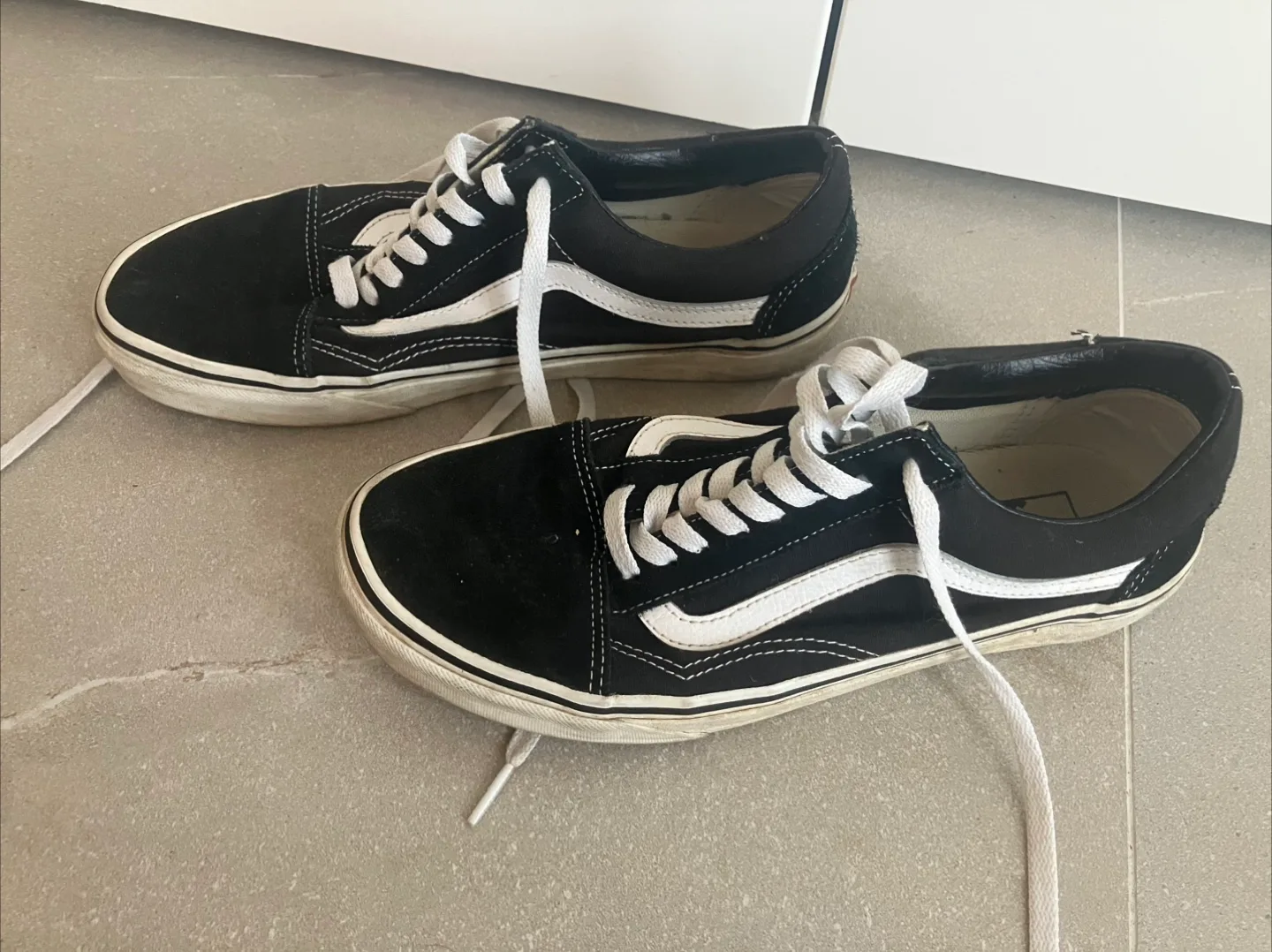 Vans Old Skool Sneakers - Size: M 8/ Wo 9.5 thumbnail