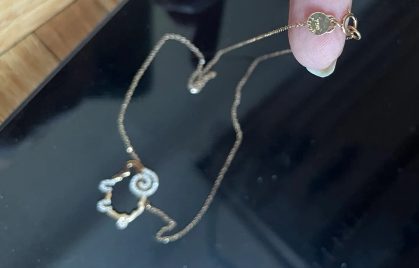 18-Carat Gold Necklace with Chain – Sheep Pendant image indicator(4)