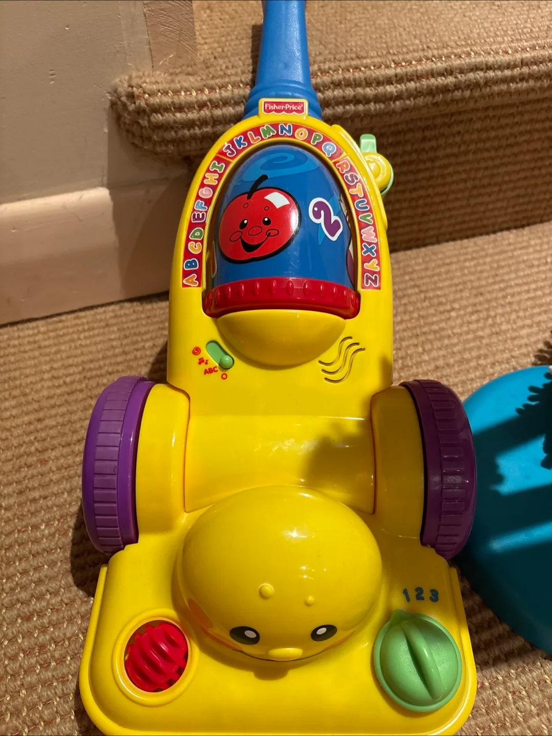 Fisher-Price Laugh & Learn Vacuum & Battat Cleaning Set image indicator(3)