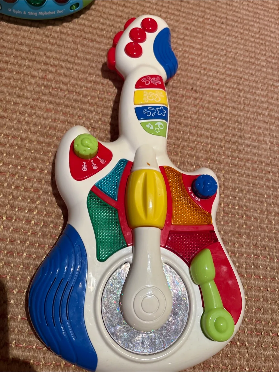 LeapFrog Spin & Sing Alphabet Zoo + Toy Guitar image indicator(3)