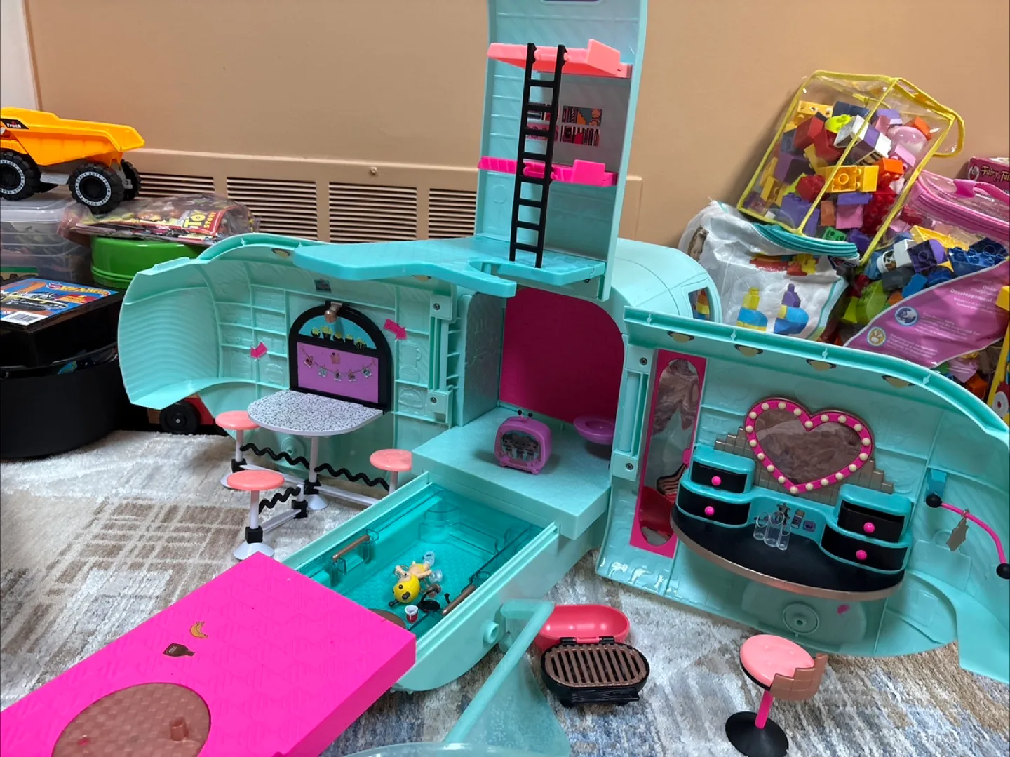 LOL Surprise OMG Glamper Camper image indicator(5)