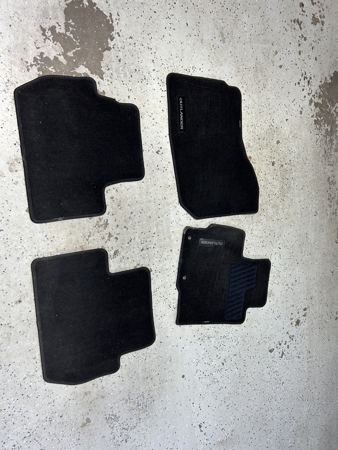 2009 Mitsubishi Outlander Floor Mats - Black