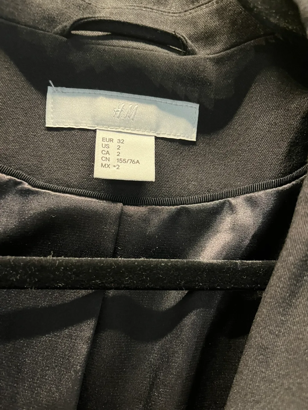 H&M Black Blazer - Size 2 image indicator(3)