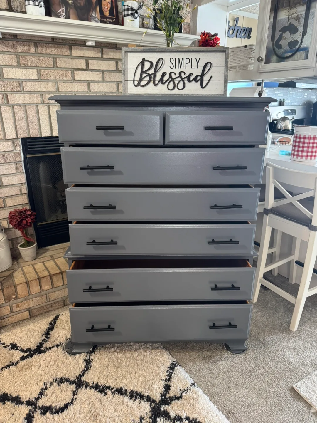 ✨✨GORGEOUS GRAY TALL AND BIG 7 DRAWER DRESSER✨✨ thumbnail