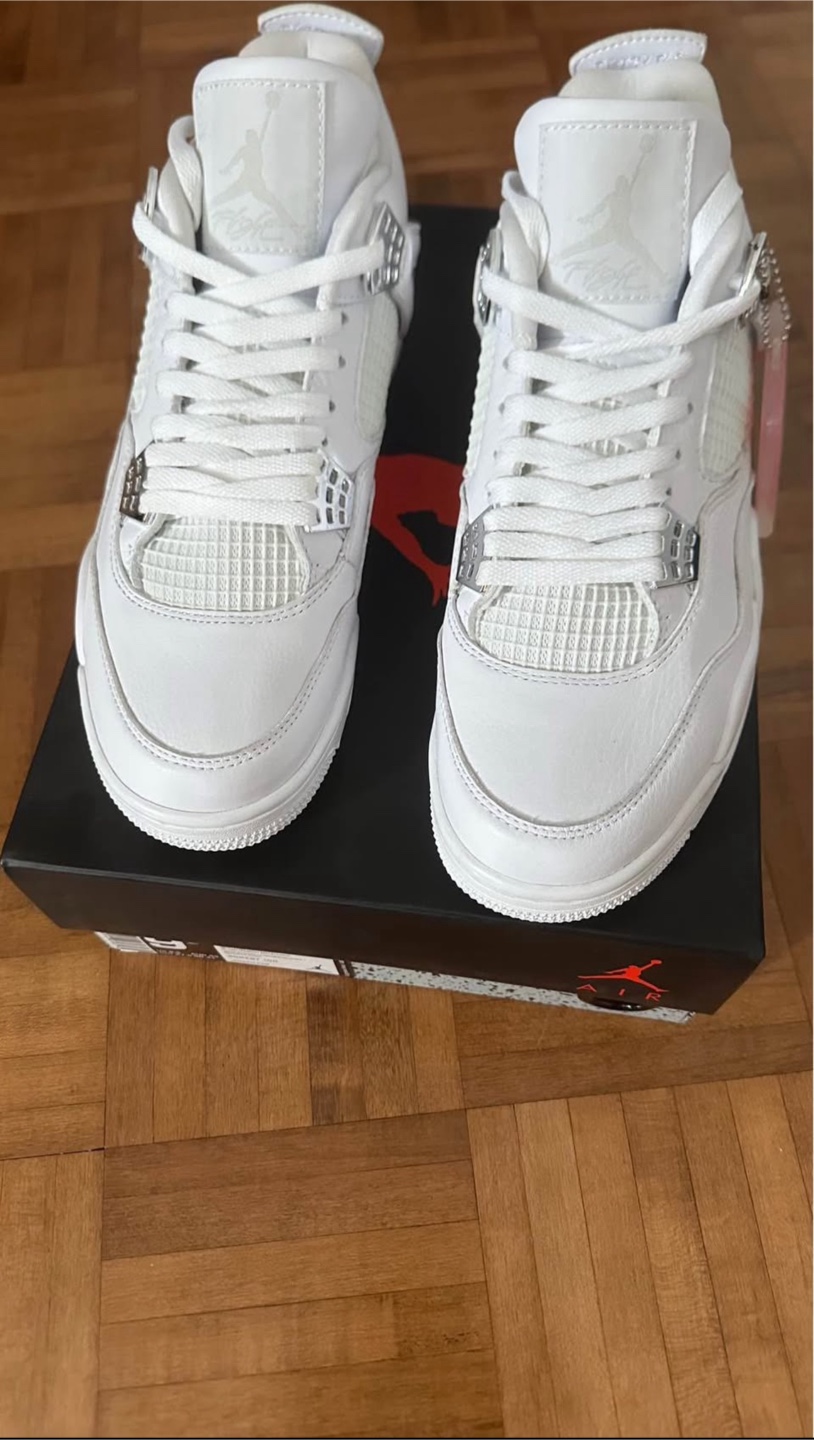 Size 9.5 Jordan 4 Retro Pure Money (2017)