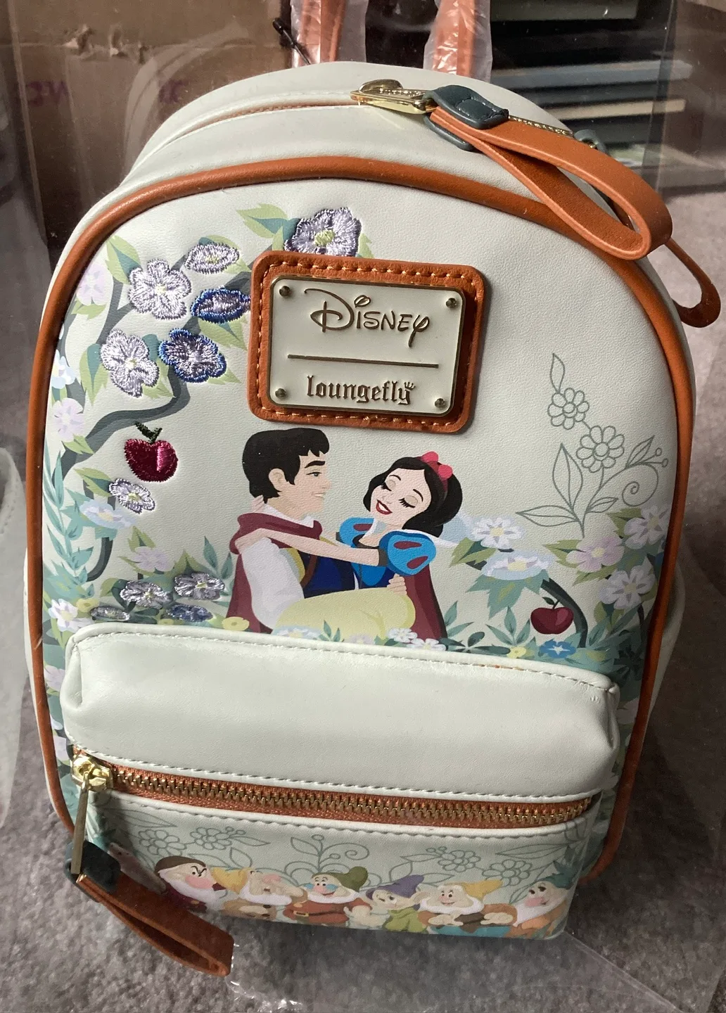 Disney Loungefly Snow White Mini Backpack image indicator(5)
