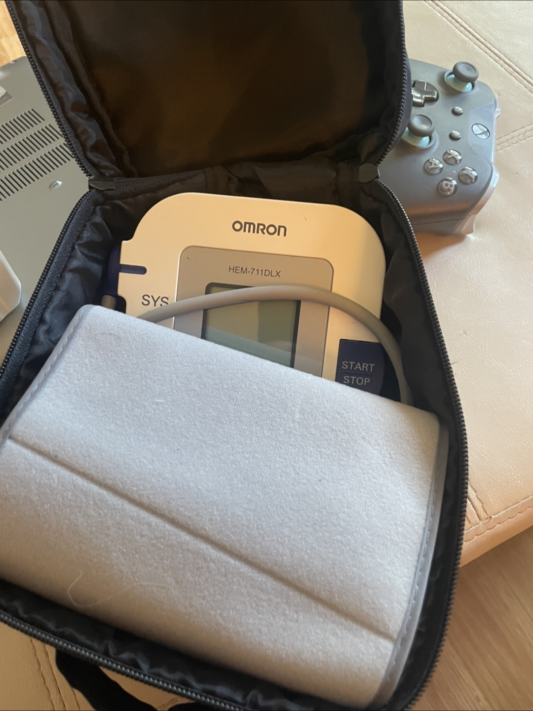 Blood pressure machine - photo 2