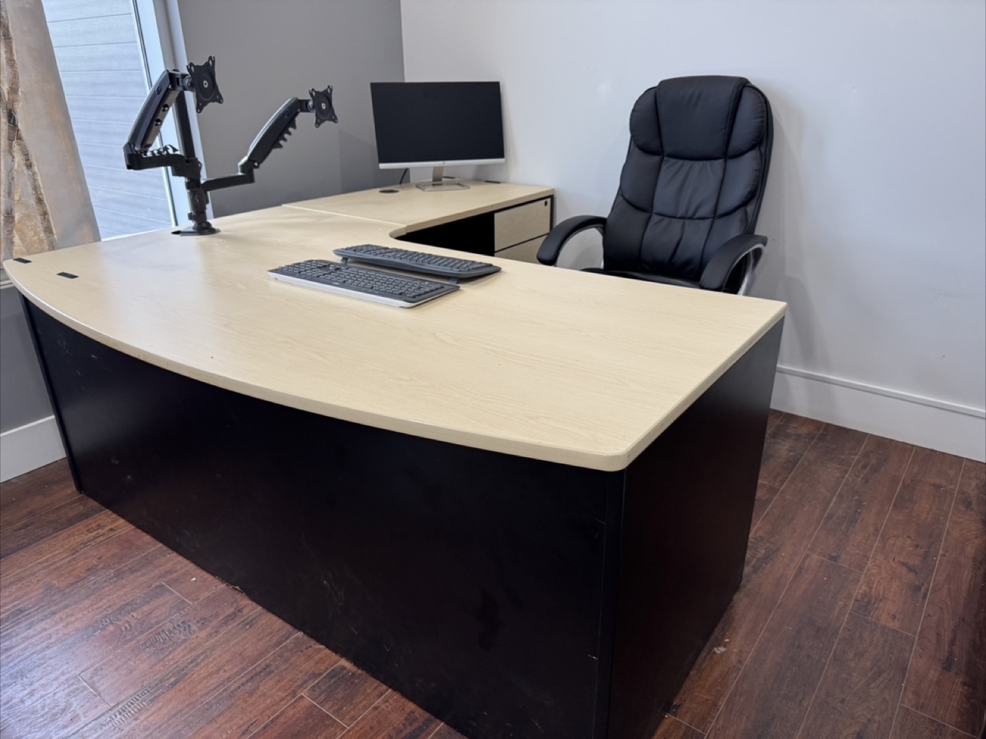 Office Desk+Chairs