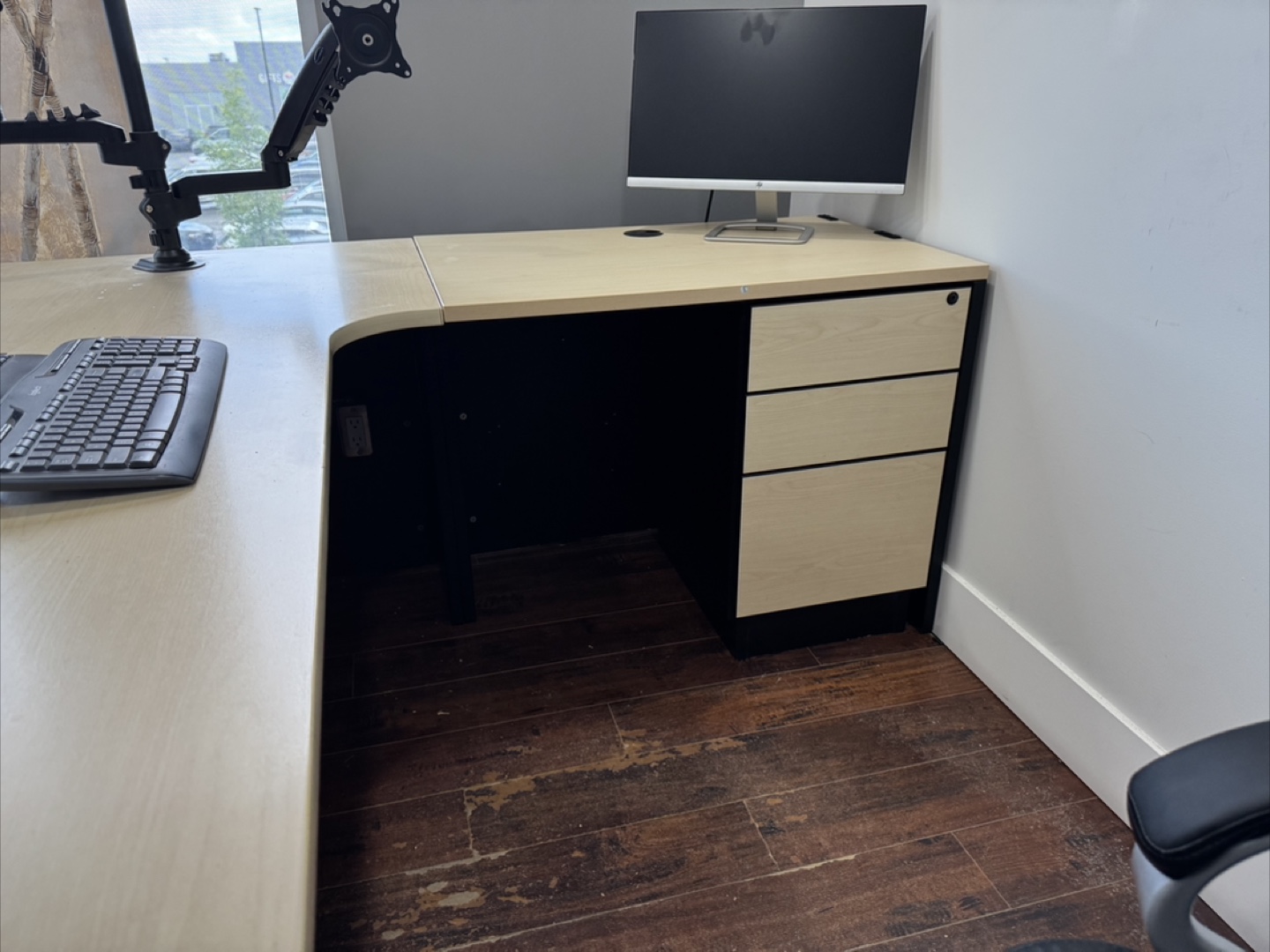 Office Desk+Chairs - photo 4