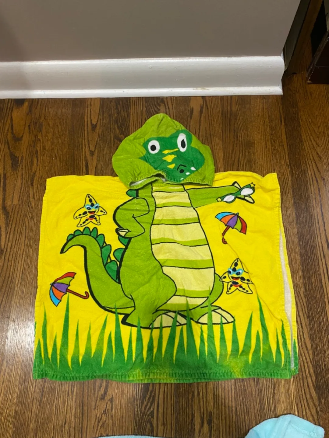 Kids Hooded Towel and blanket image indicator(2)