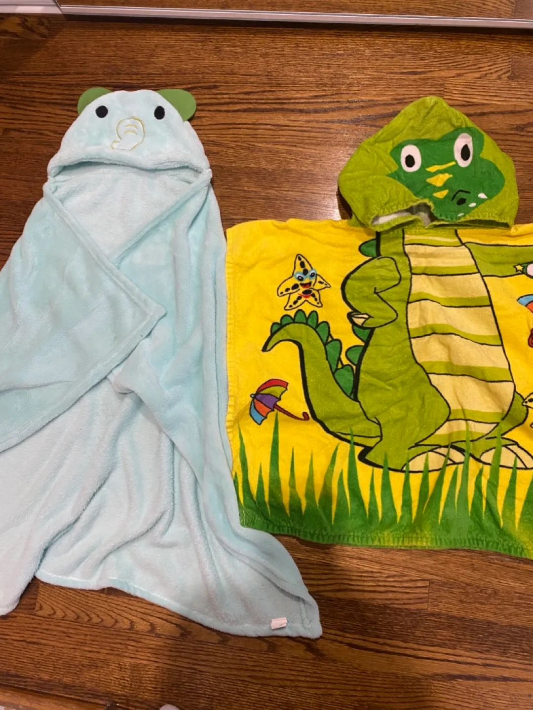 Kids Hooded Towel and blanket thumbnail