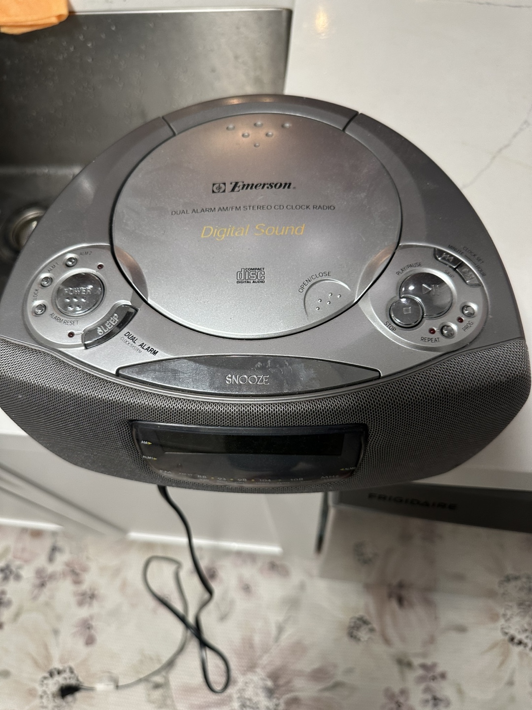 Emerson Dual Alarm AM/FM Stereo CD Clock Radio