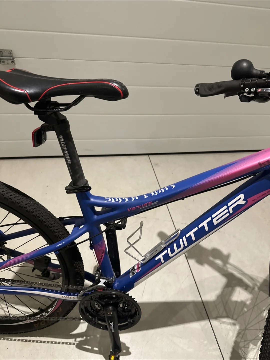 Customized Twitter Venus 26 inch Mountain Bike for women image indicator(5)