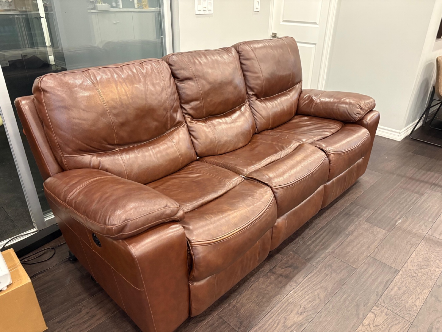 FREE Recliner Sofas – Grab Them ASAP! - photo 2