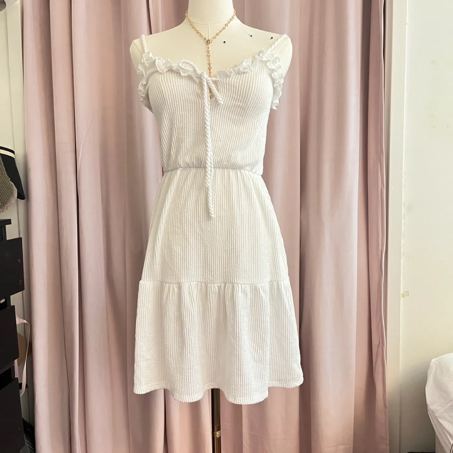 White Sundress - Perfect for Summer! thumbnail