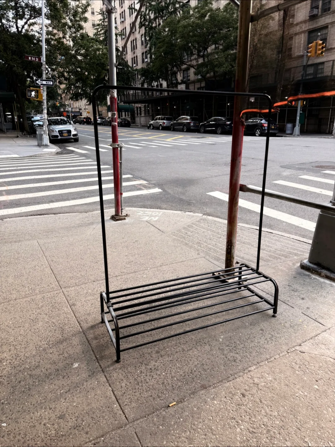 #freecycle Black Metal Clothing Rack thumbnail