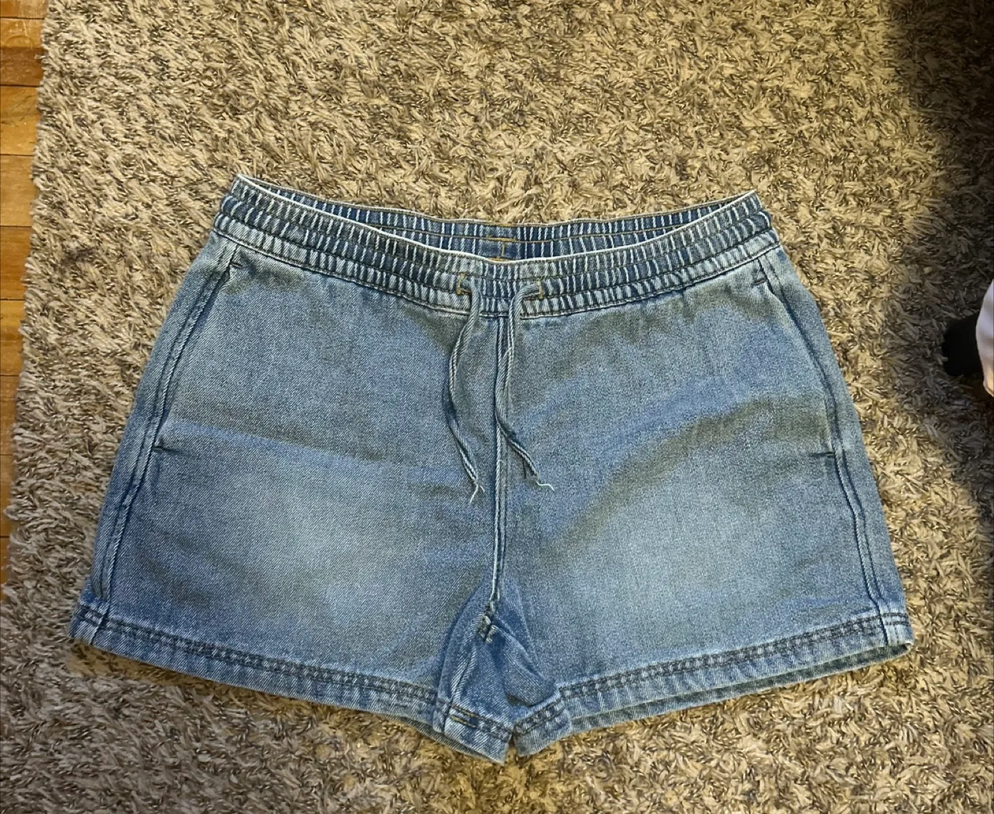H&M  Denim Shorts - Size medium! thumbnail