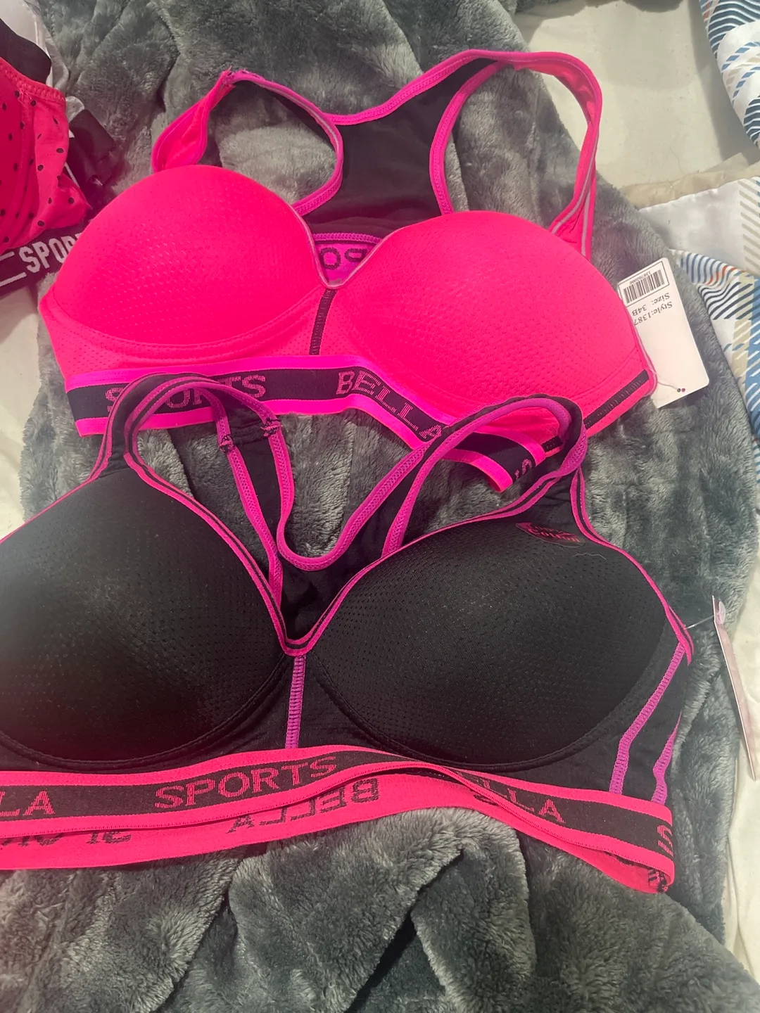 Bella Sports Bra, Size 34B thumbnail