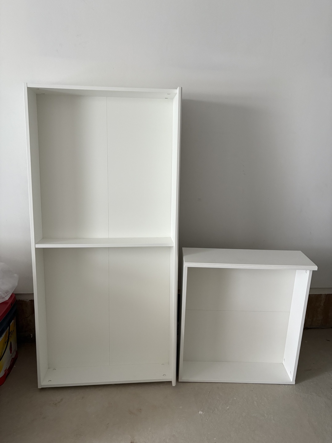White Shelving Unit for queen bed (2 large and 2 small drawers)