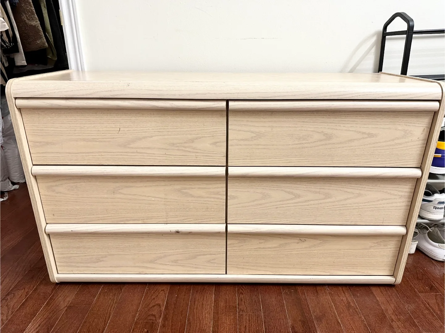 6-Drawer Dresser image indicator(2)
