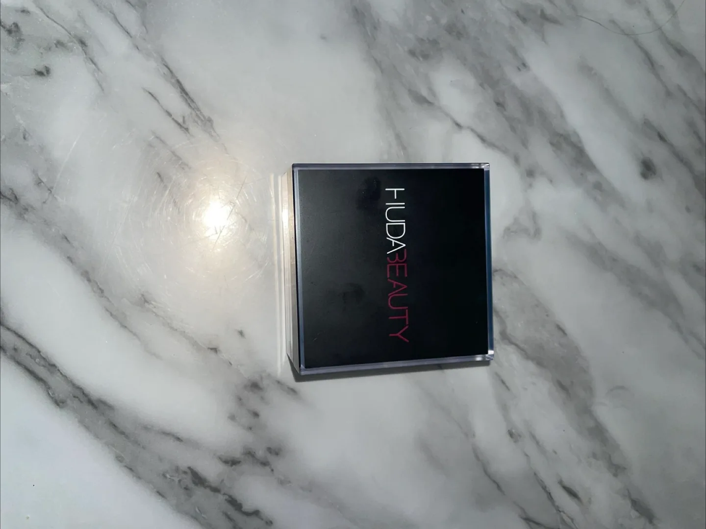 Huda Beauty Easy Bake Loose Baking & Setting Powder thumbnail
