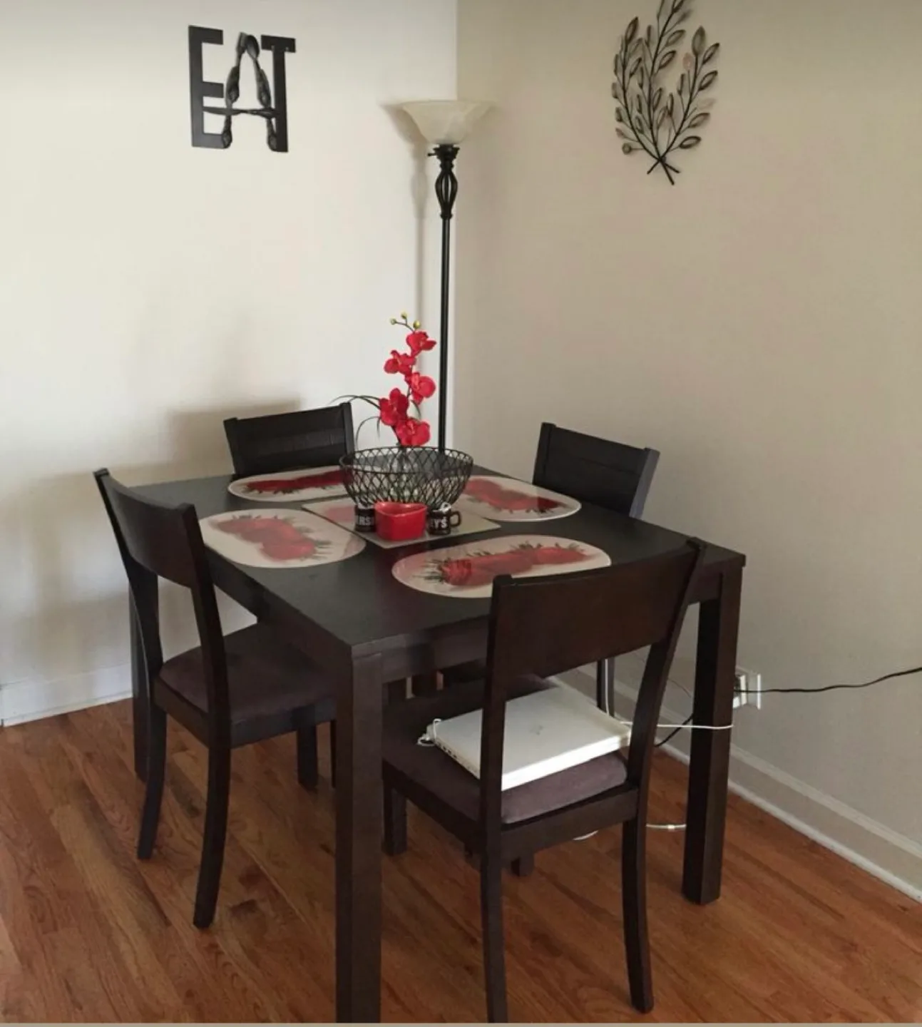 Dining table and chairs thumbnail