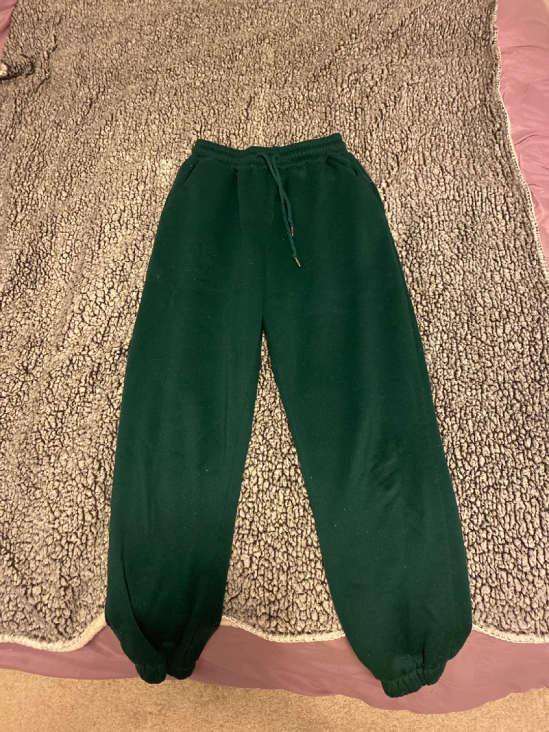 Green Sweatpants thumbnail