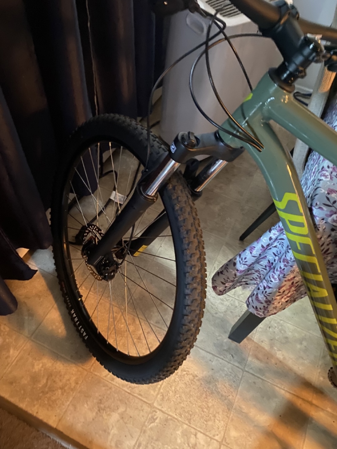 Specialized Mountain Bike - Green - photo 3
