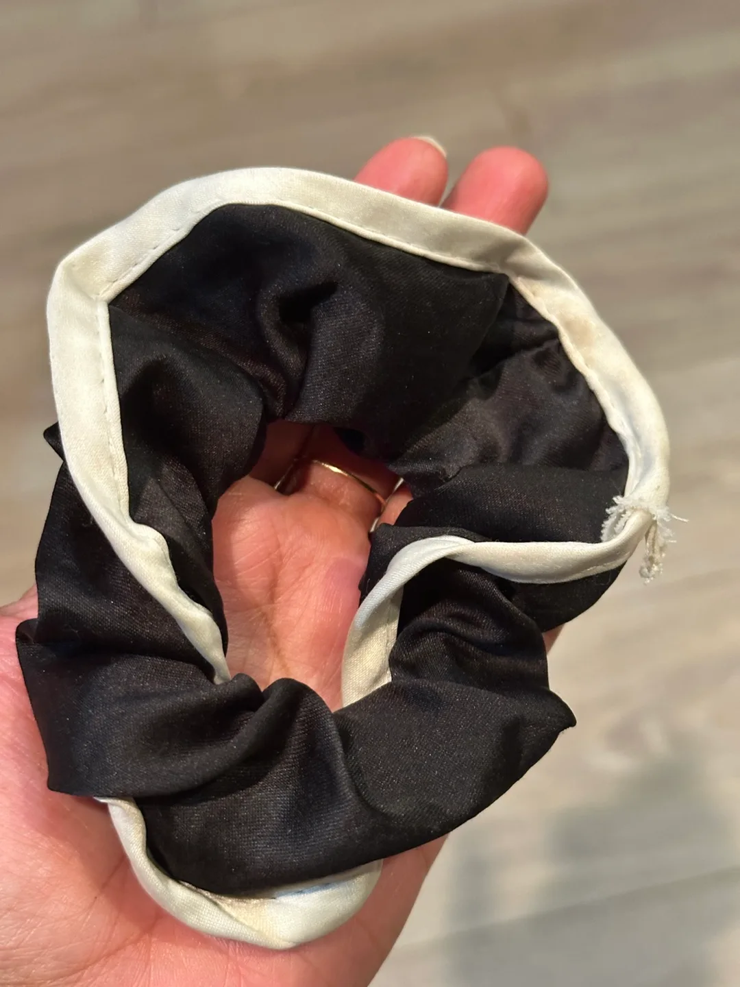 Black and White Scrunchie #freecycle thumbnail