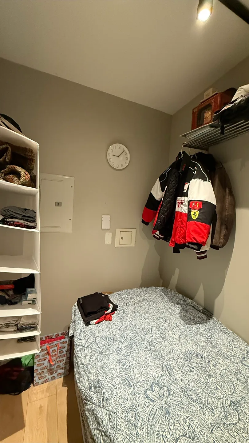 Private room in Yaletown - Steps to Skytrain!