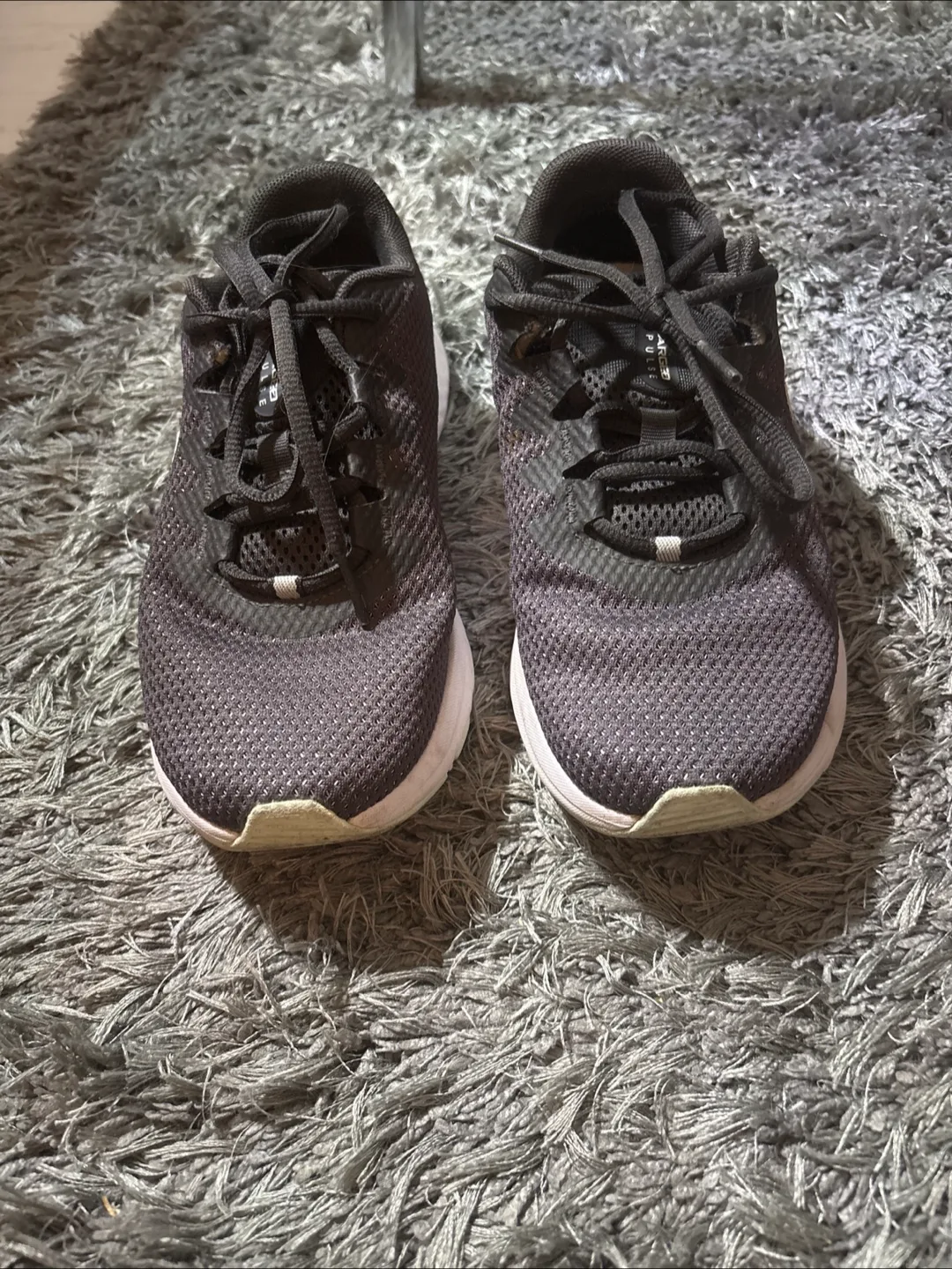 Under Armour Running Shoes, Size 6 image indicator(3)