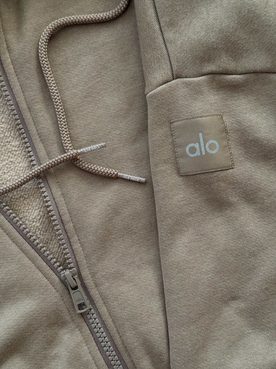 Alo Yoga Full-Zip Hoodie M - photo 3