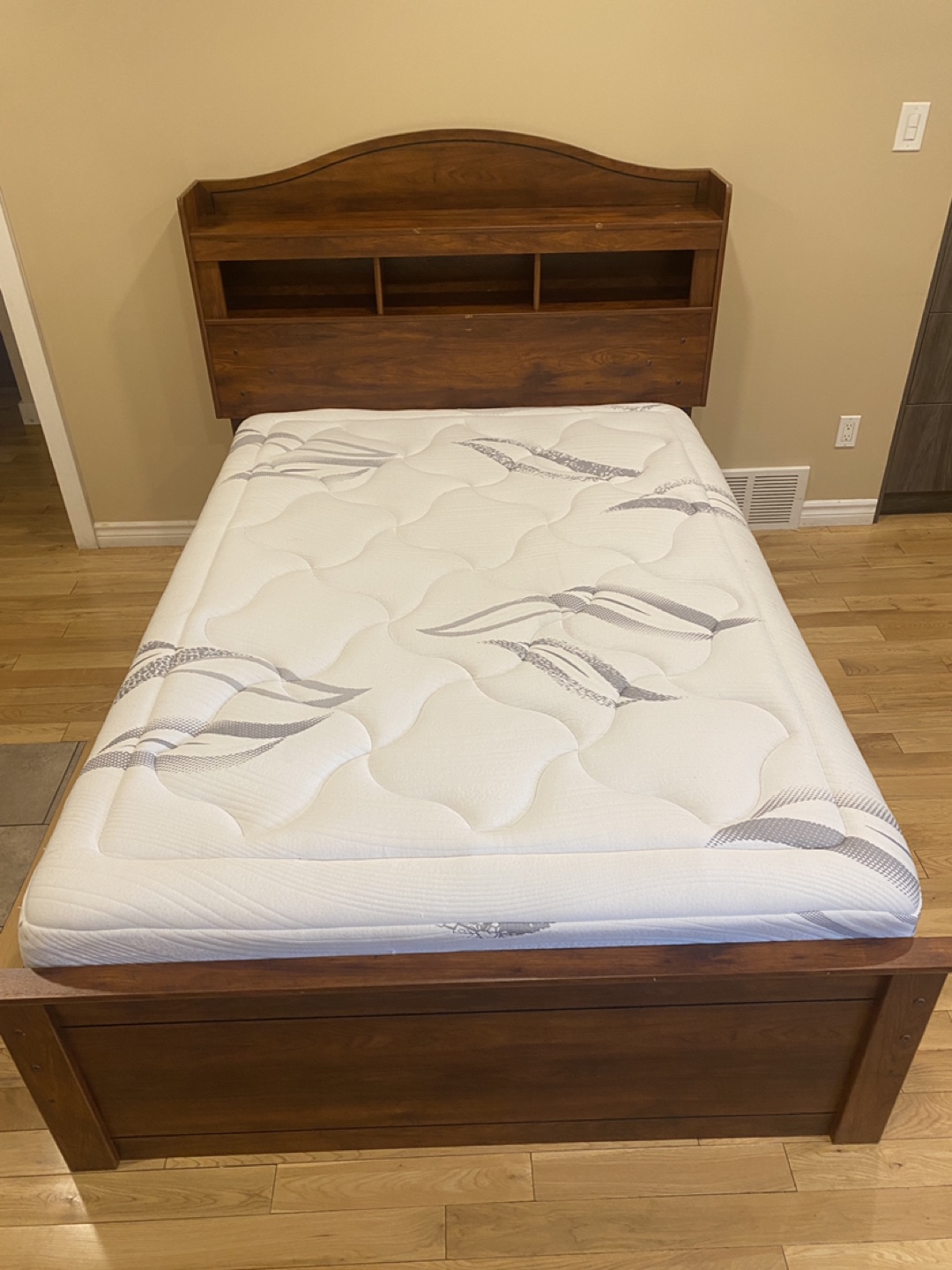 Full / Double Bed Set with Foam Mattress Included (CAN DELIVER)