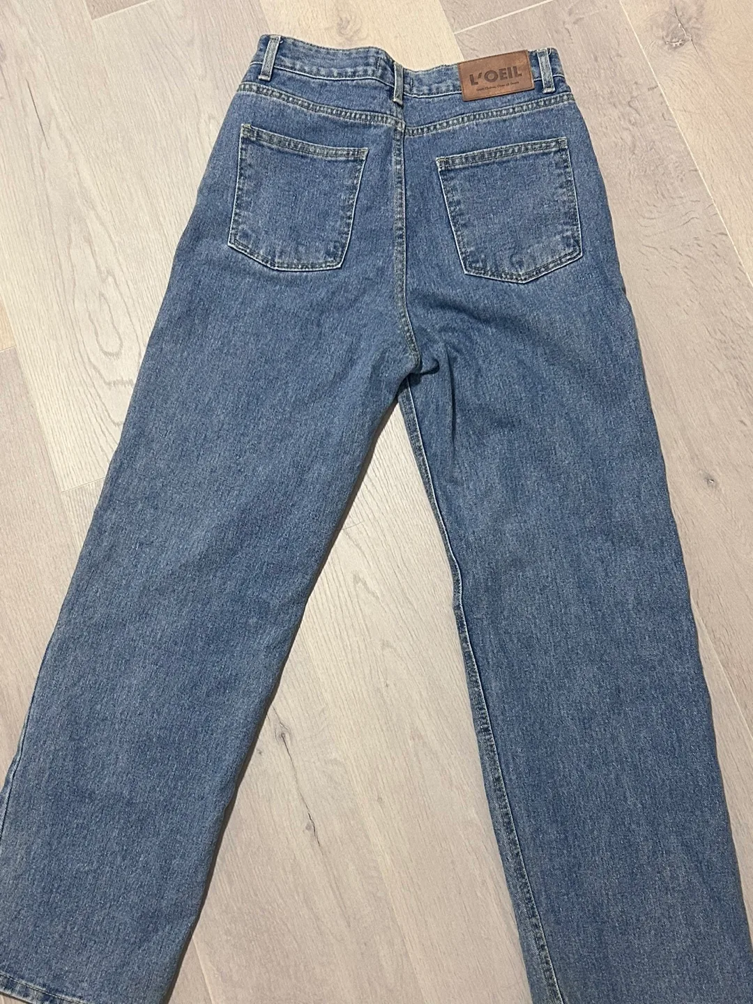 NEW L'oeil High-Waisted Light Wash Denim Jeans image indicator(2)