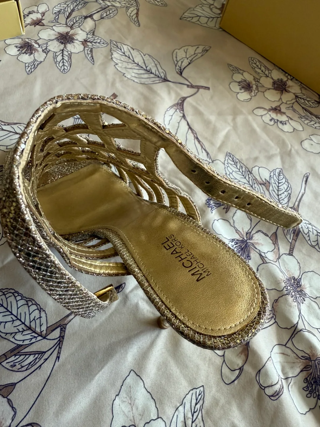 MK sandals image indicator(4)