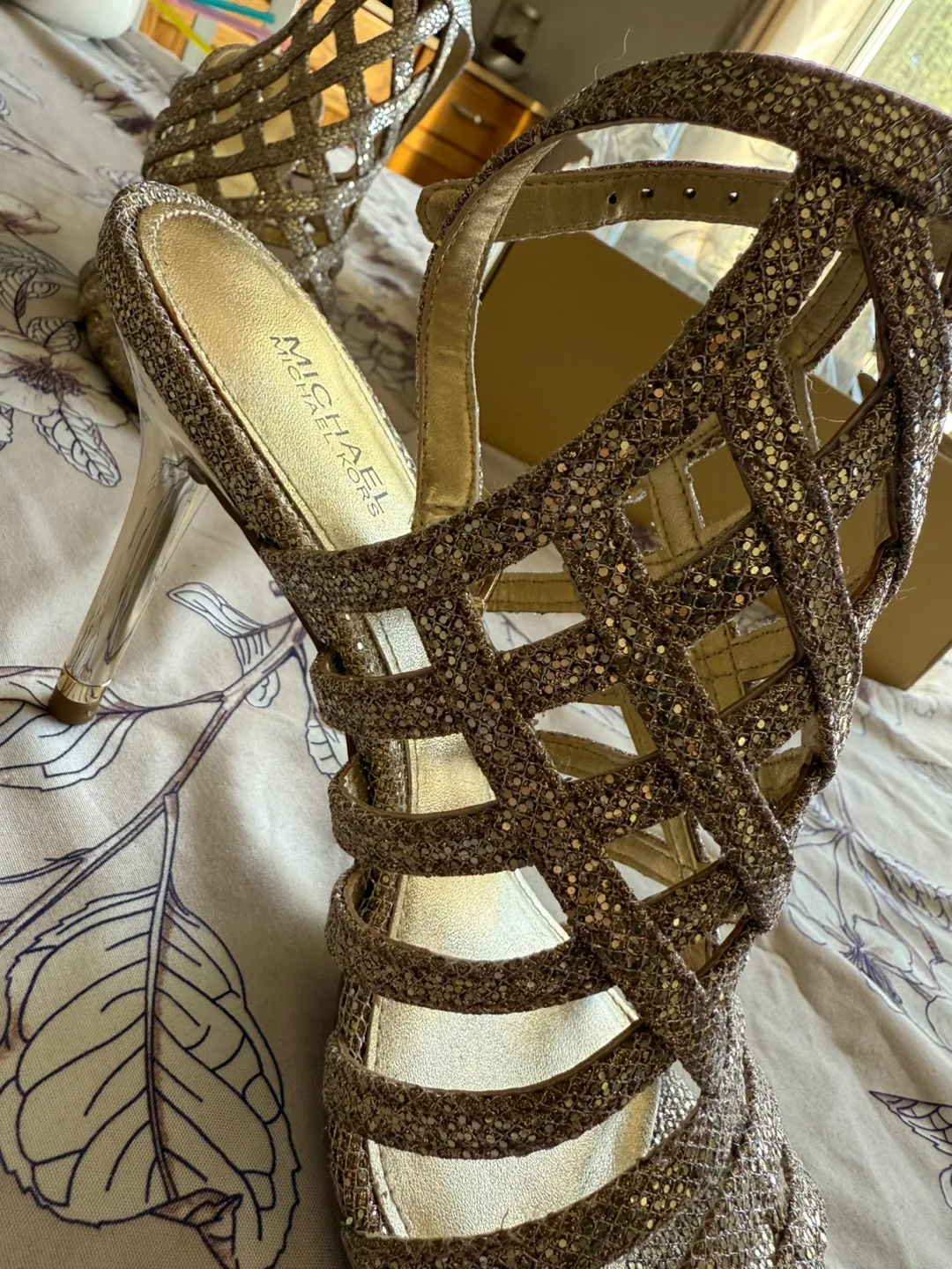 MK sandals image indicator(2)