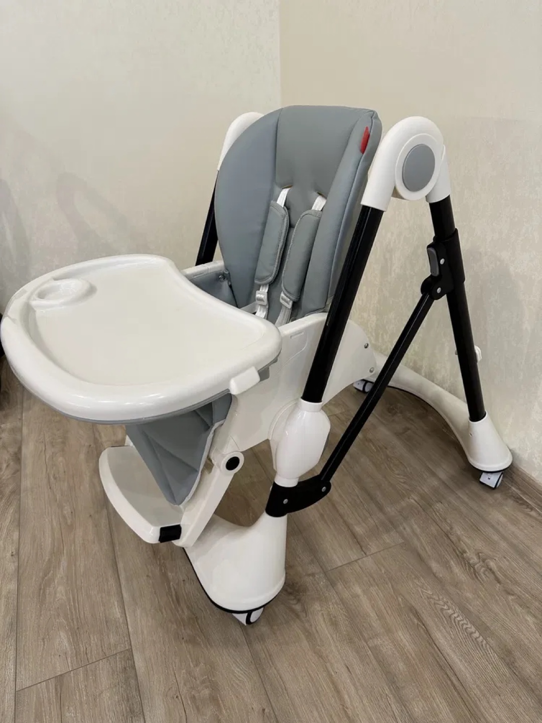 #freecycle High Chair - White and Gray
