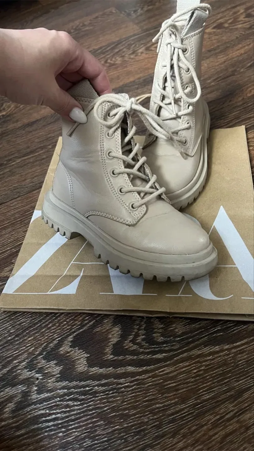 #freecycle Zara Beige Lace-Up Ankle Boots thumbnail
