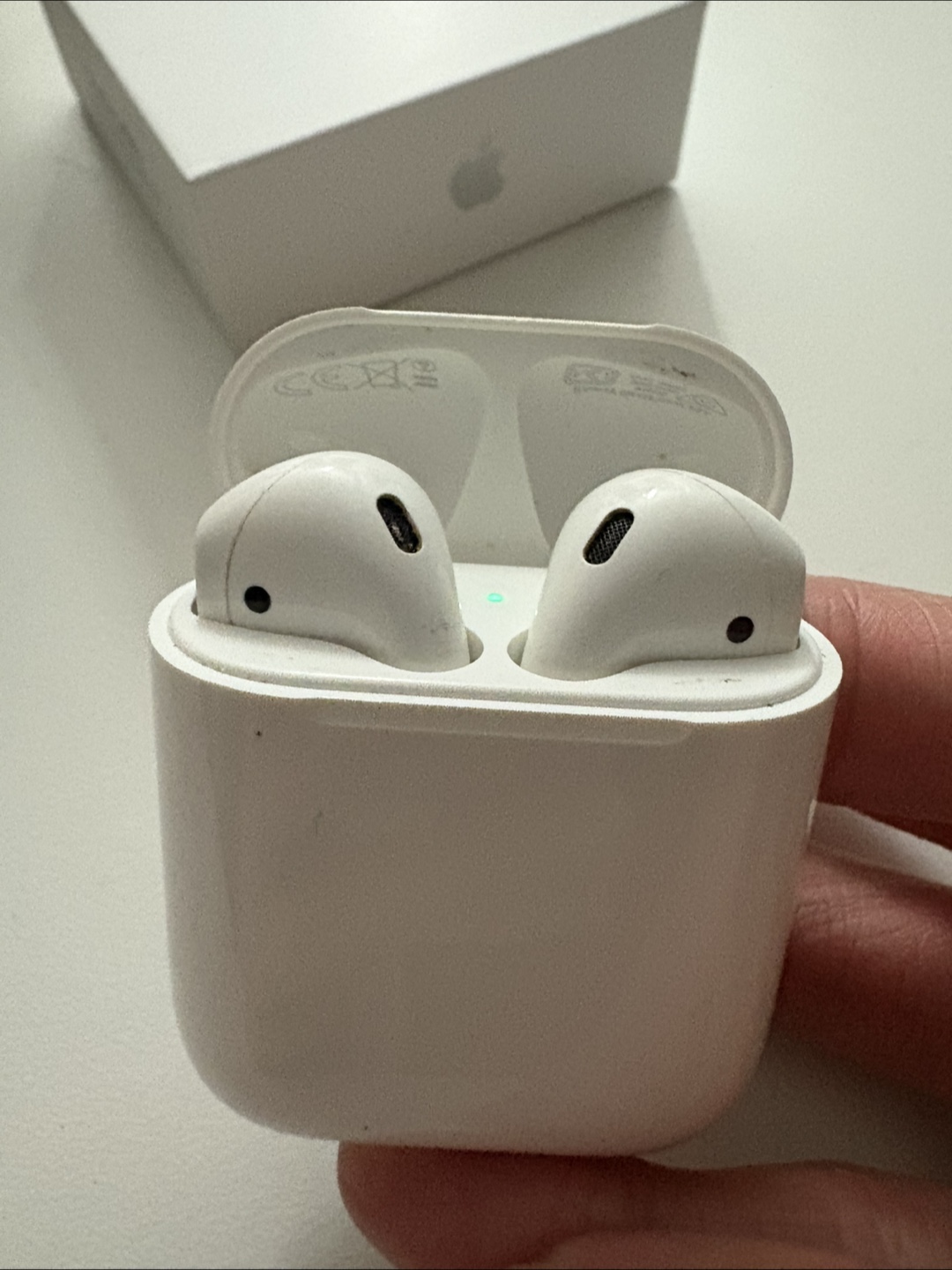 Apple AirPods Gen 2 - photo 2