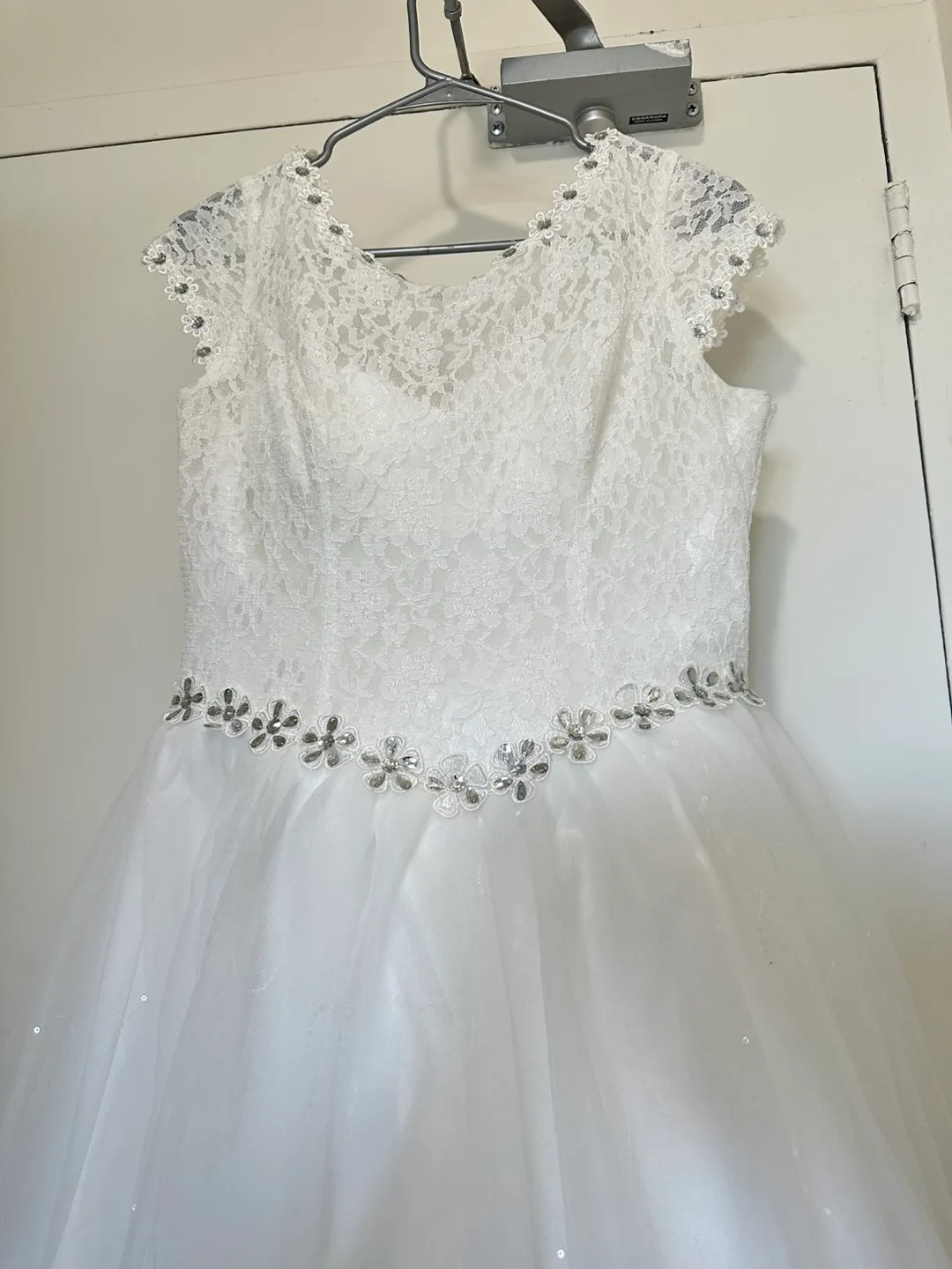 White Wedding Dress image indicator(2)