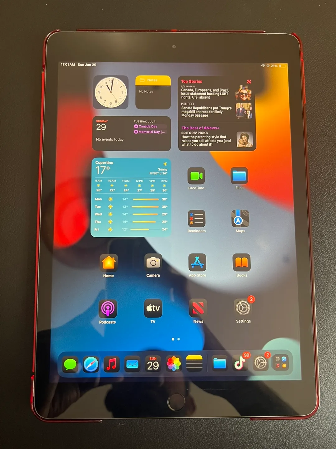 iPad 128GB with Case image indicator(2)