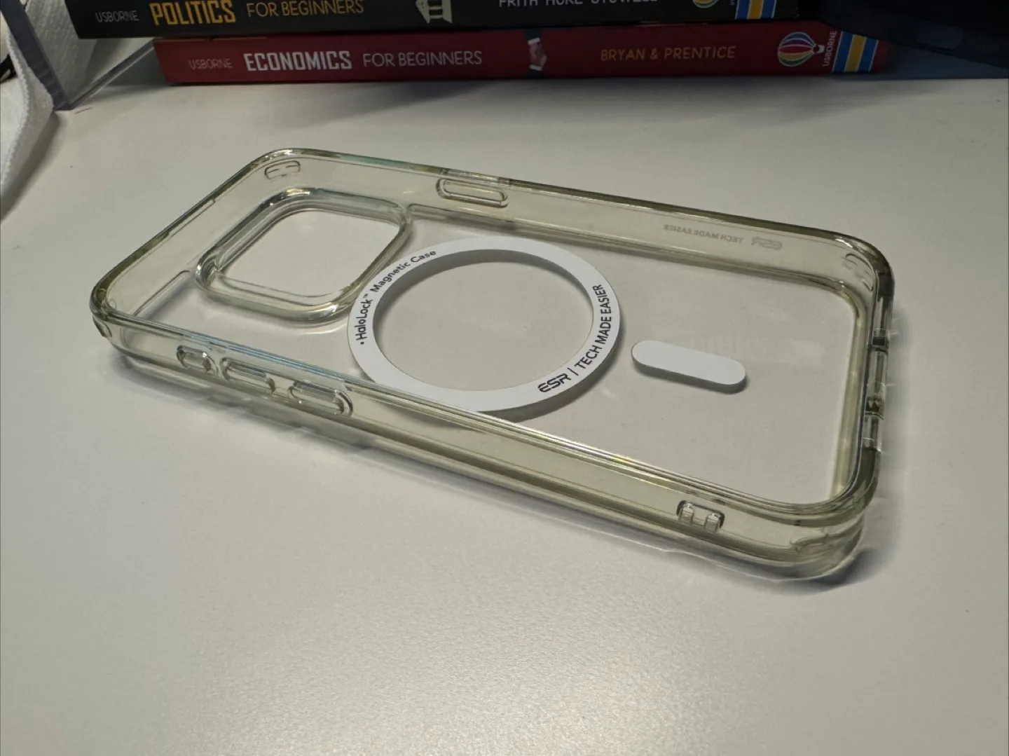 ESR HaloLock Magnetic iPhone Case image indicator(3)