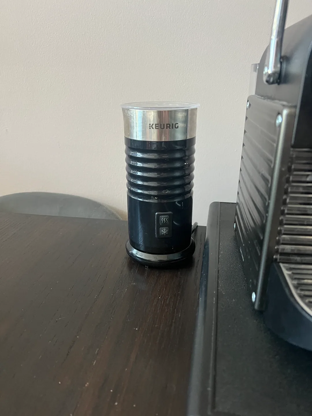 Nespresso Essenza Mini & Keurig Milk Frother image indicator(2)