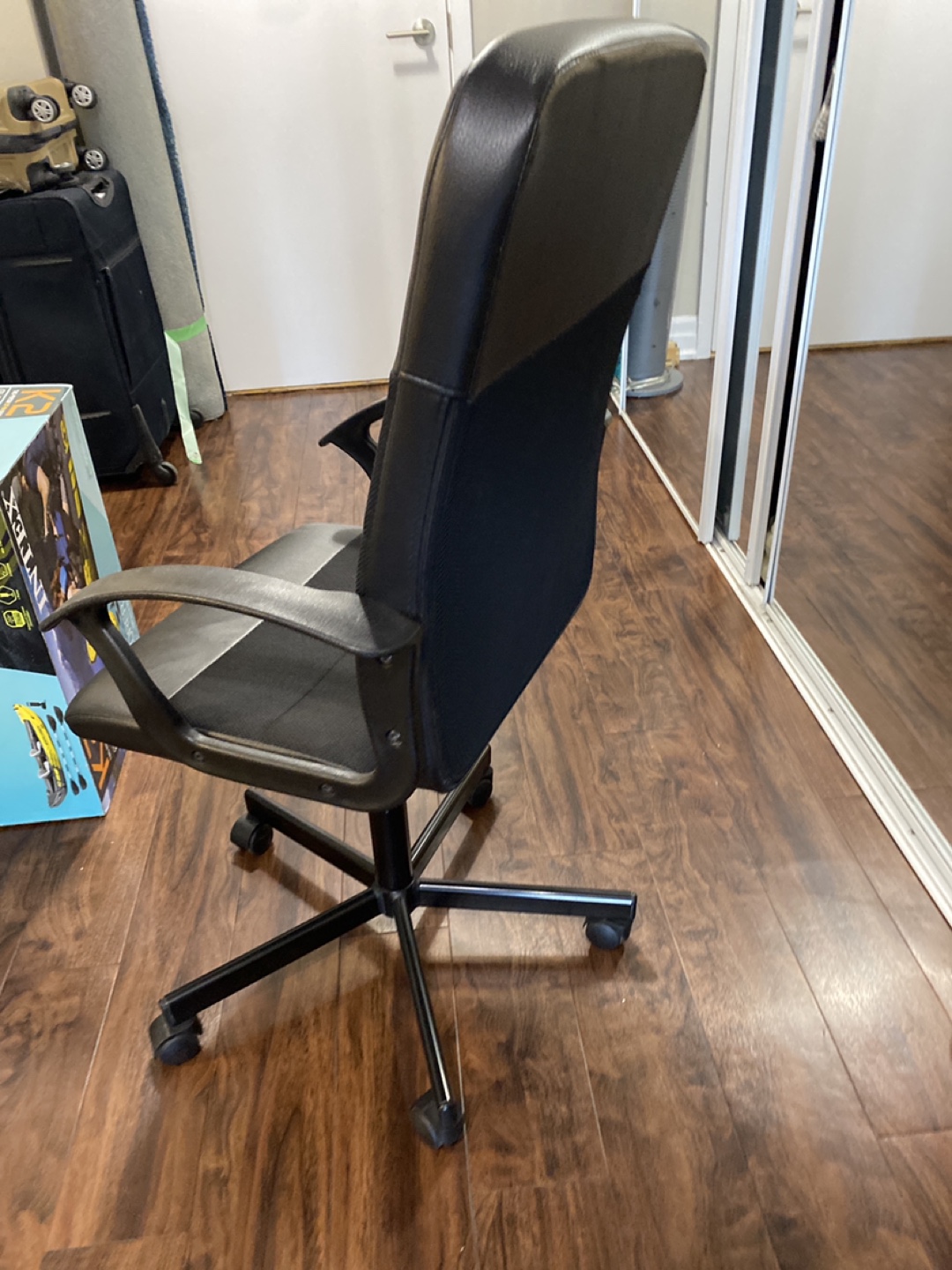 Black Office Chair - photo 2