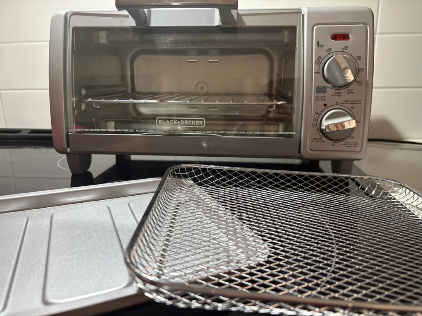 Black+Decker Crisp 'N Bake Air Fry Toaster Oven image indicator(3)