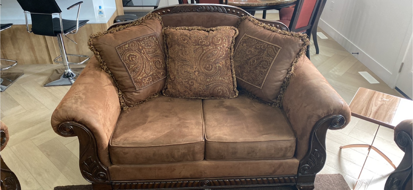 Brown Loveseat Sofa - Great Condition! - photo 4