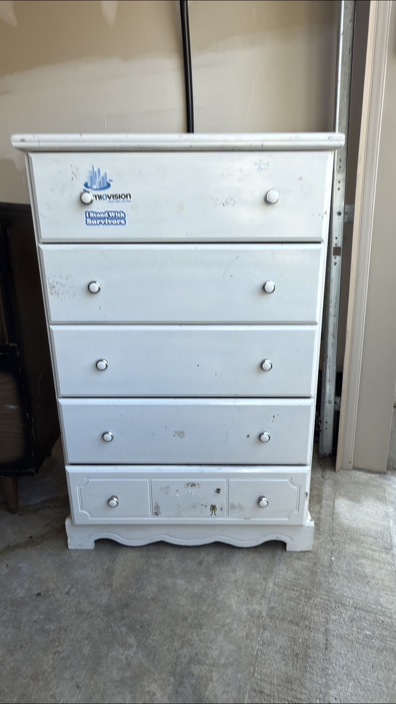 White 5-Drawer Dresser - photo 2